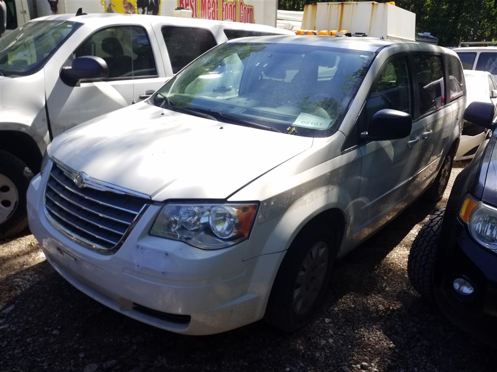 2010 Chryslar Town & Country (Staten Island, NY 10309)