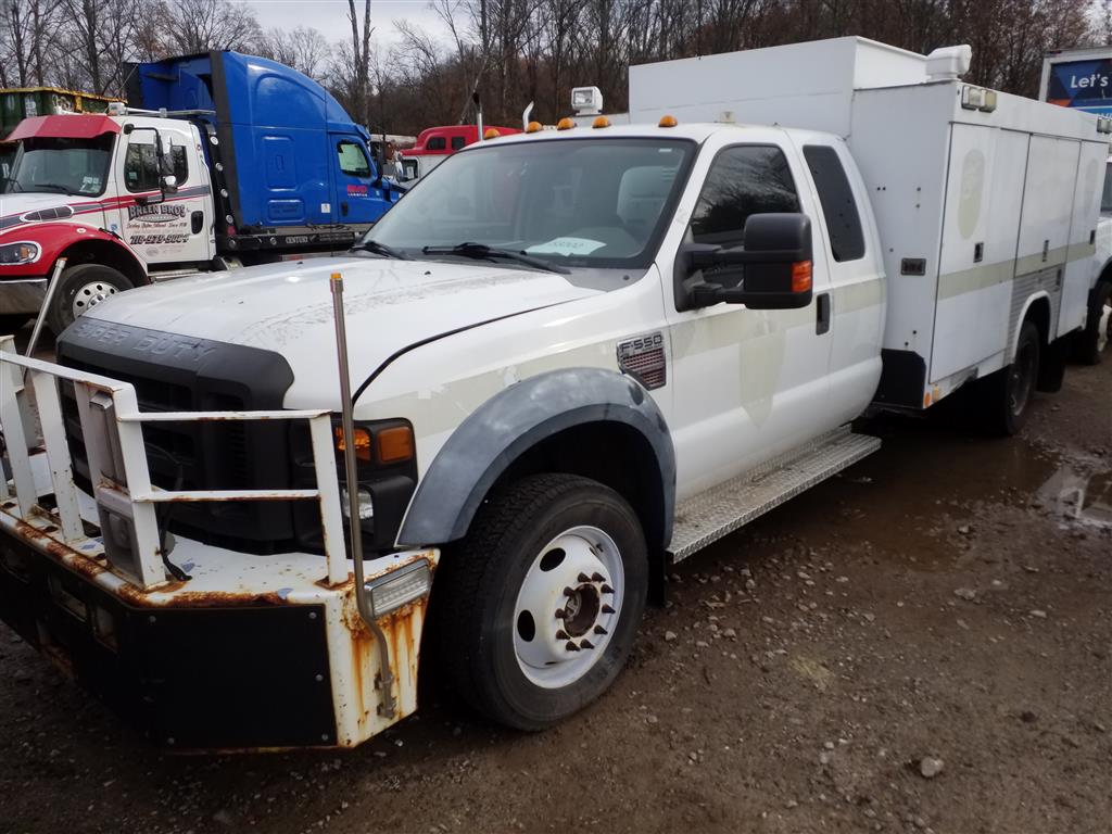 2010 Ford F550 (Staten Island, NY 10309)