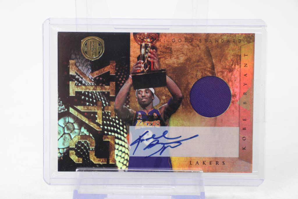 2010-11 Panini Gold Standard Kobe Bryant #7 24K Signatures Auto Lakers /49
