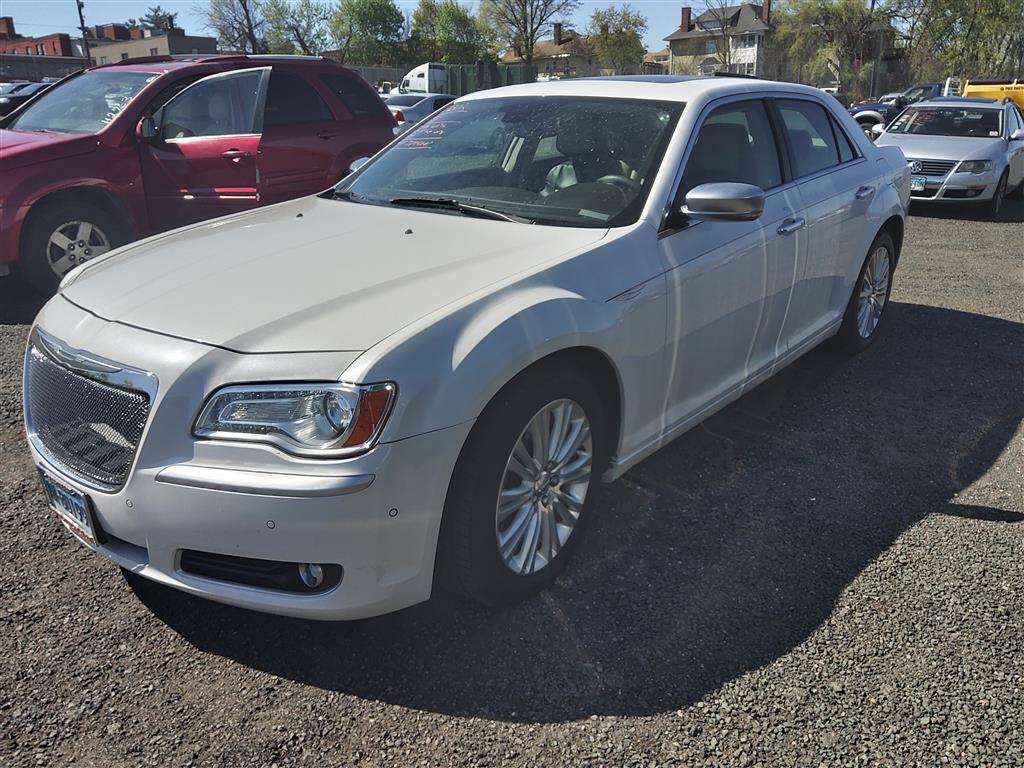 2013 Chrysler 300 (Hartford, CT 06114)