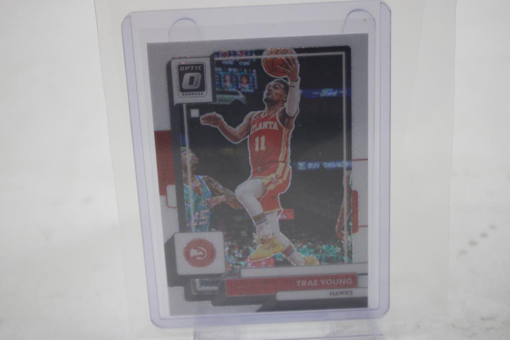 2022-23 Donruss Optic White Sparkle #127 Trae Young