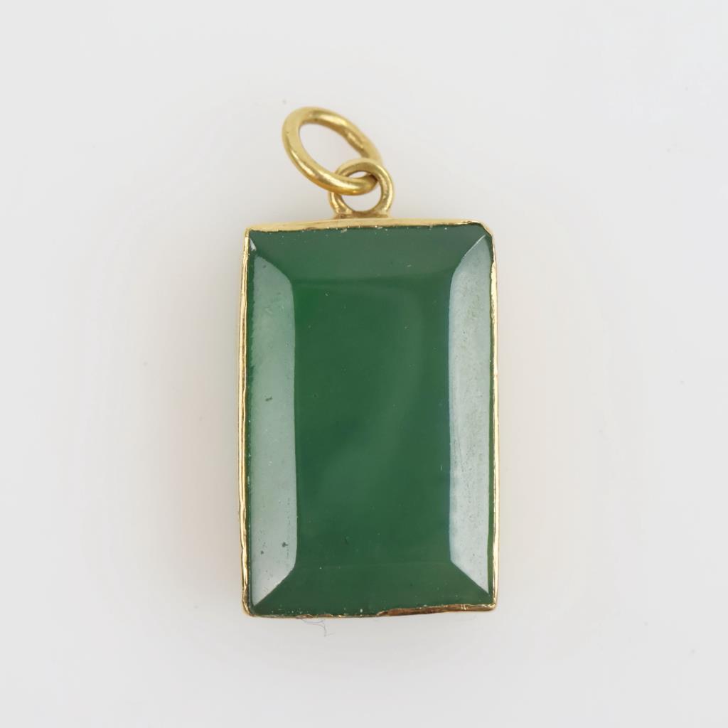 20kt Gold Green Rectangle Jadeite Pendant