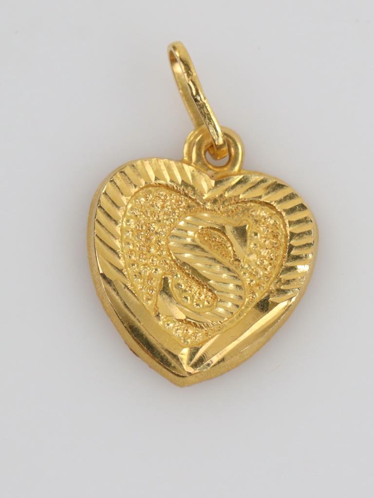 21kt Gold Heart Pendant | Property Room