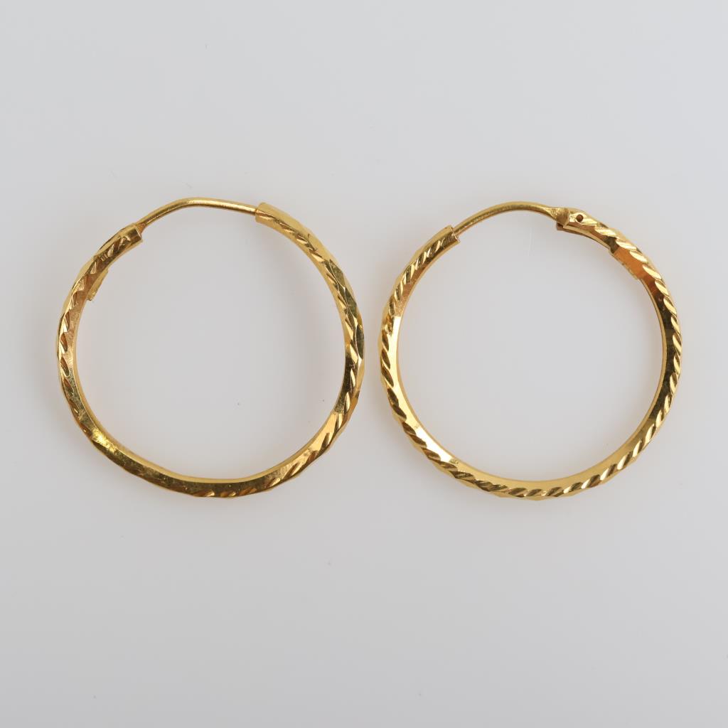 21kt Gold Hollow Hoop Earrings