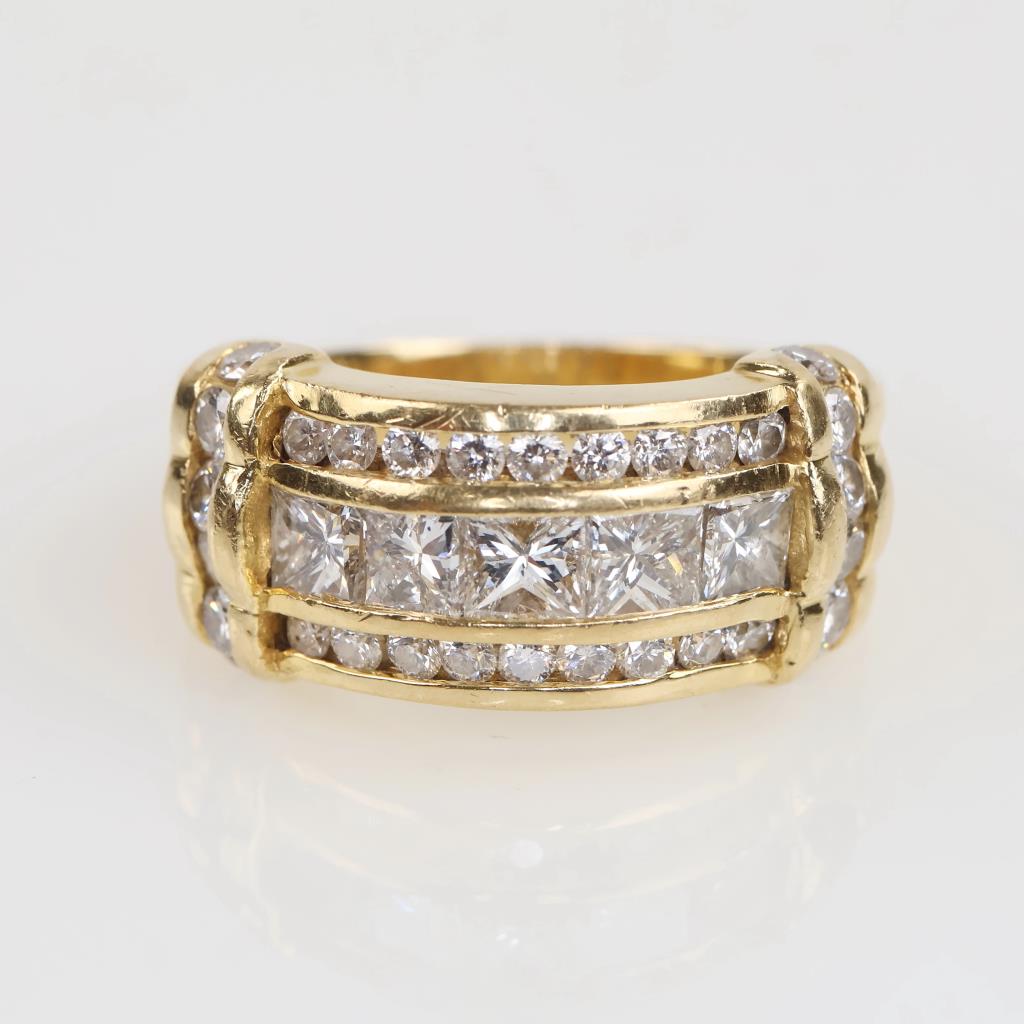 2.27cts TW Diamond 18kt Gold Band - Evaluated By Our Certified Gemologist-AGS/GIA