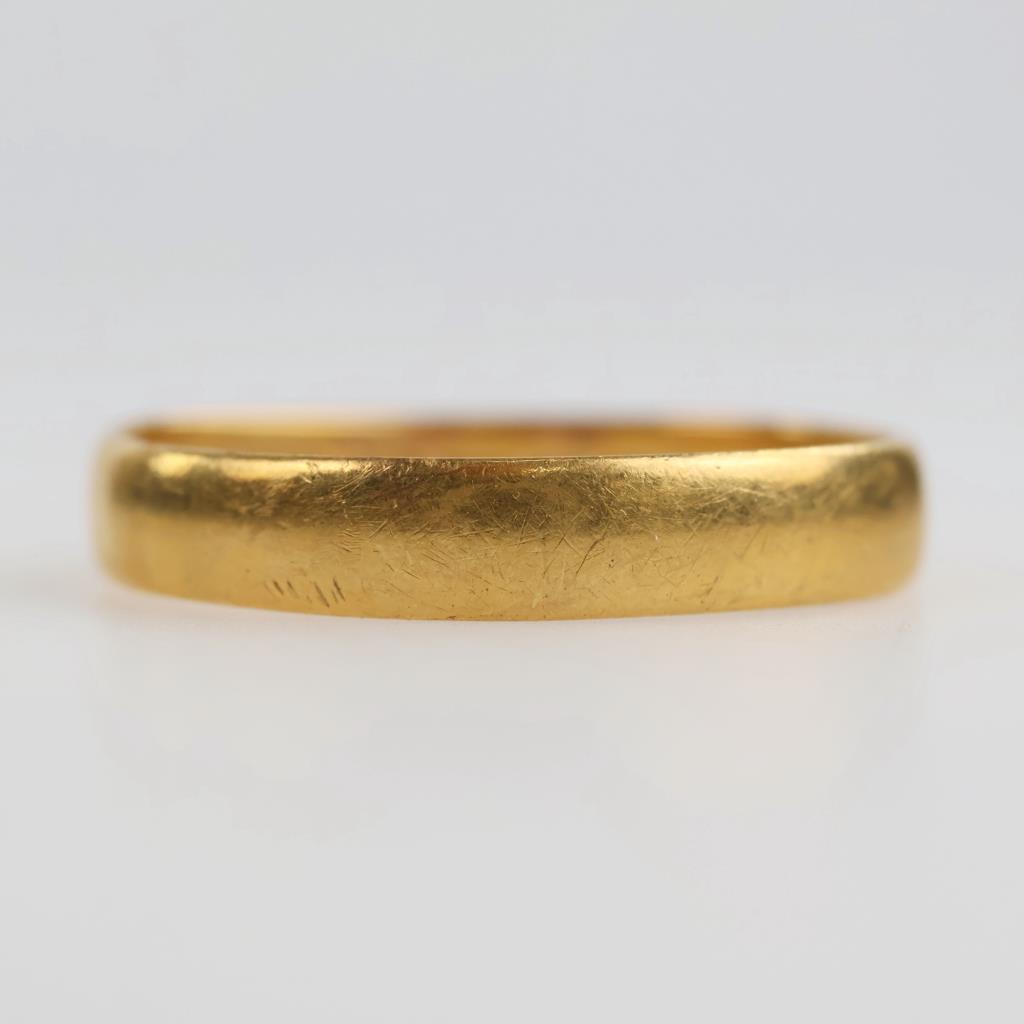 22kt Gold Band