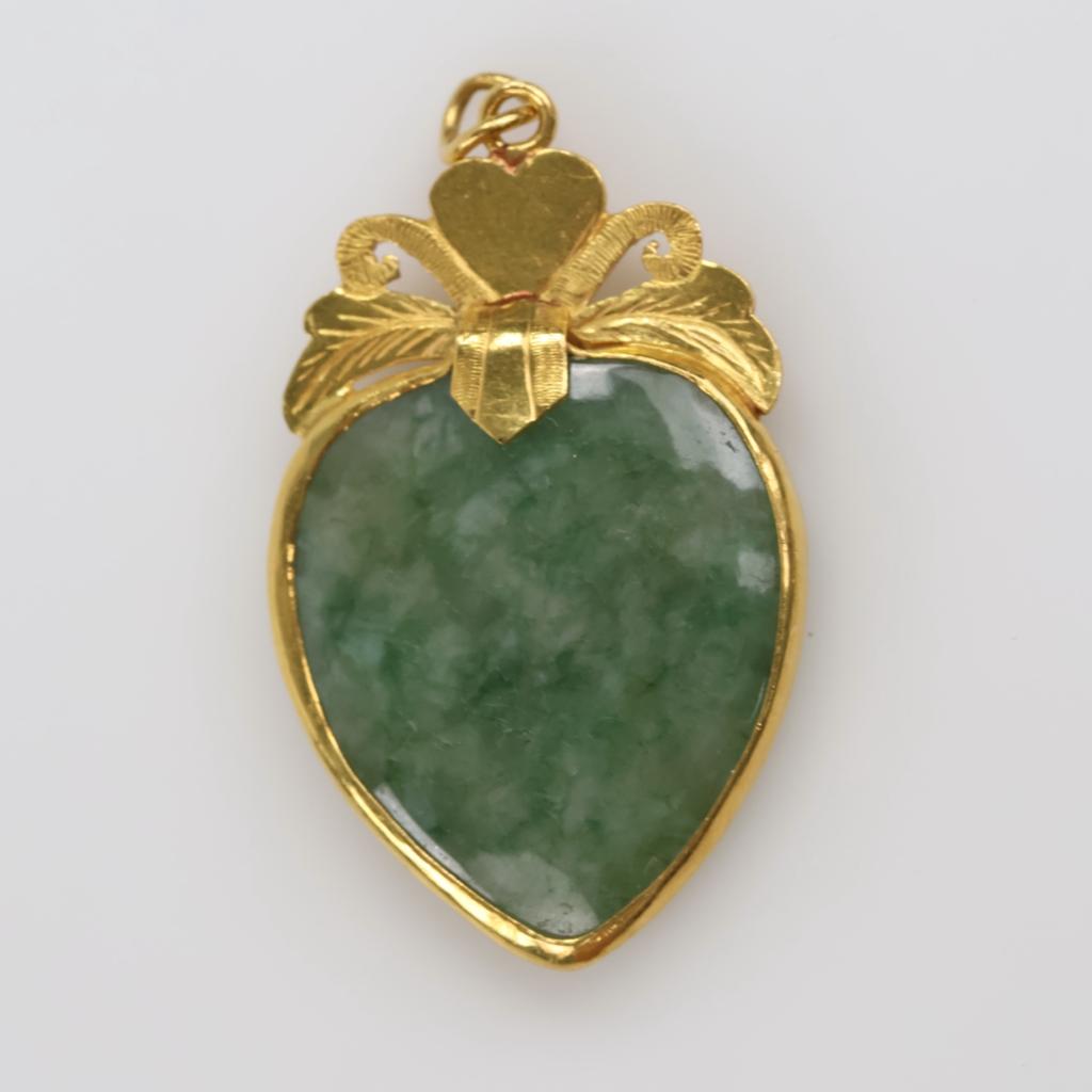22kt Gold Green Jade Heart Pendant