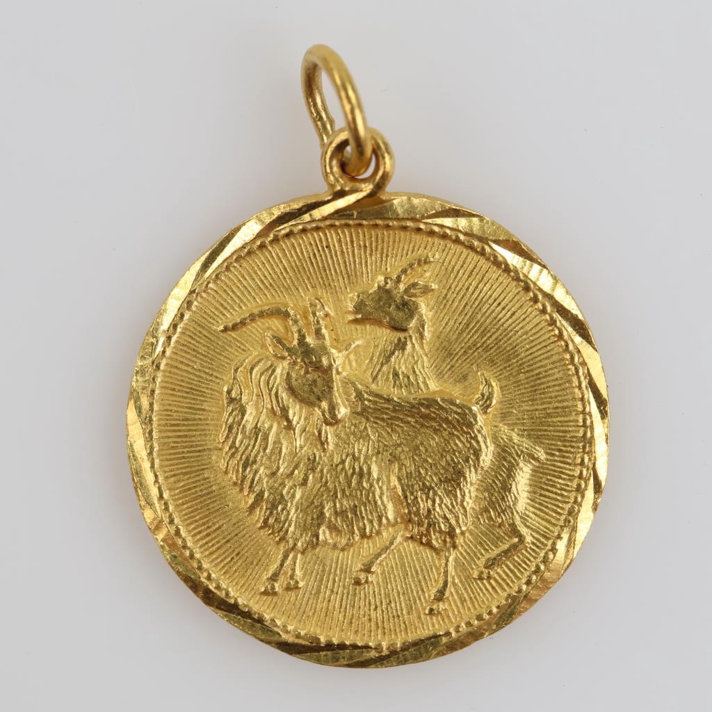 22kt Gold Ram Zodiac Circle Pendant