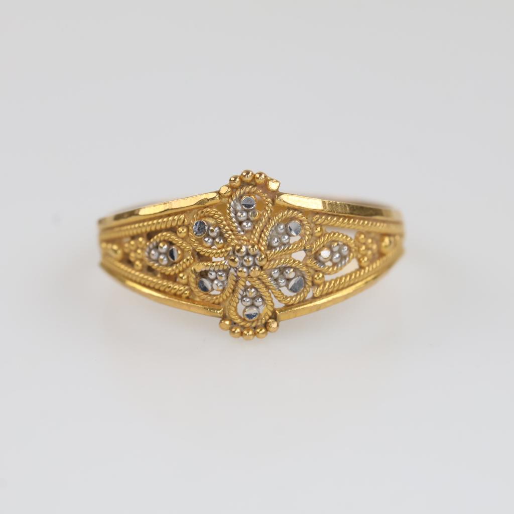 22kt Gold Two-tone Filigree Ring