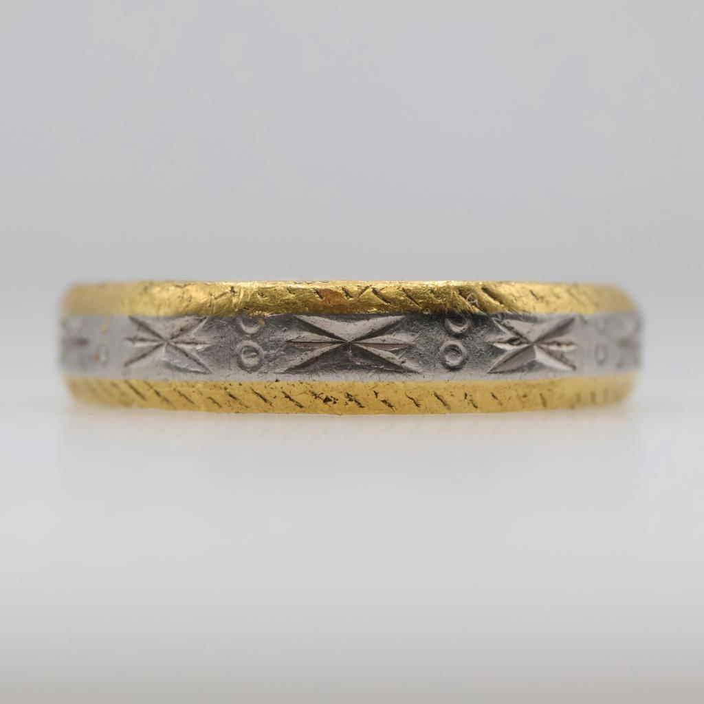 22kt Two Tone Gold Band