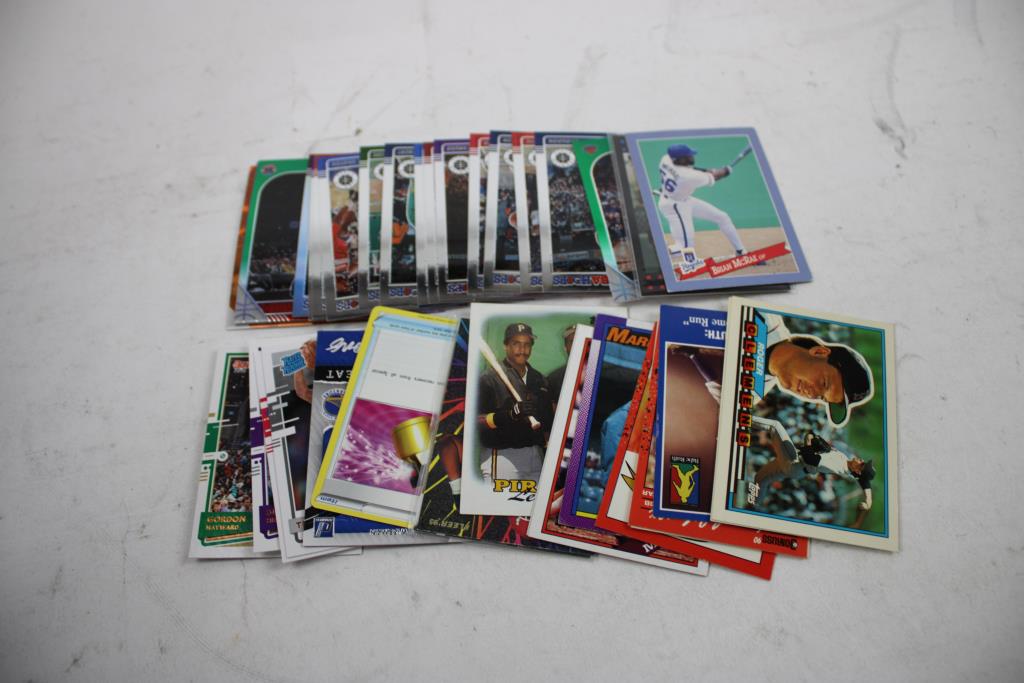25+ Assorted Sports Trading Cards
