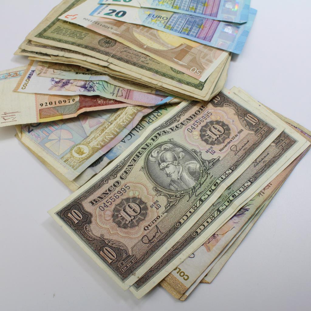 26 Mixed Foreign Banknotes Property Room