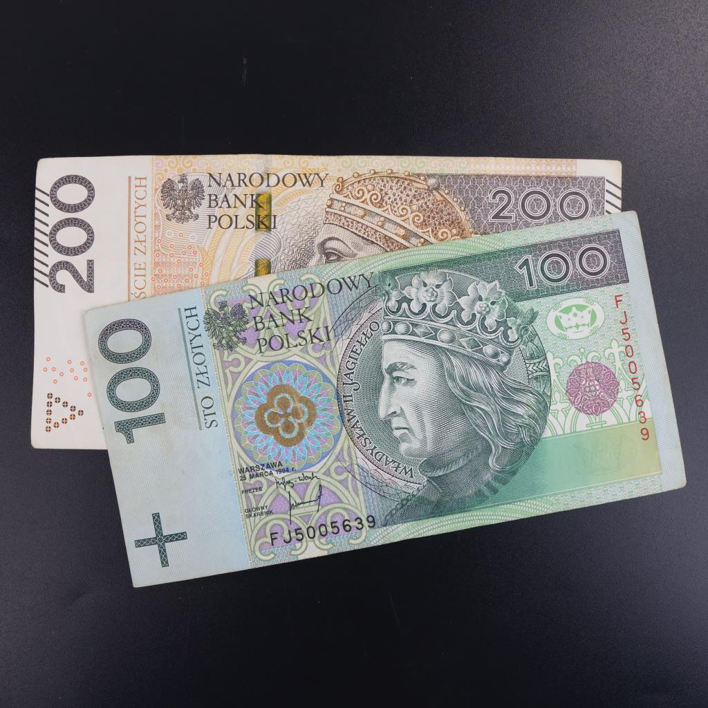 300 Polish Zloty