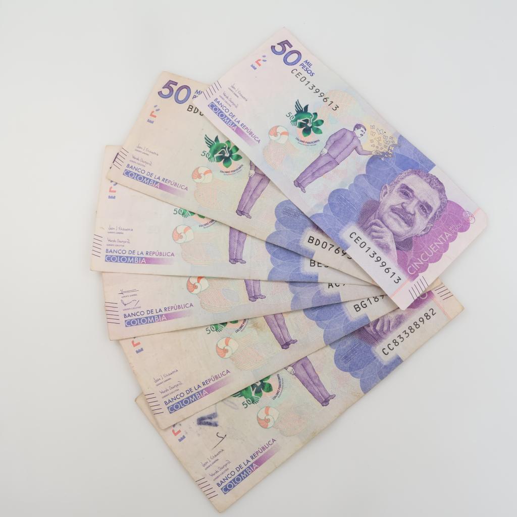 300,000 Columbian Pesos