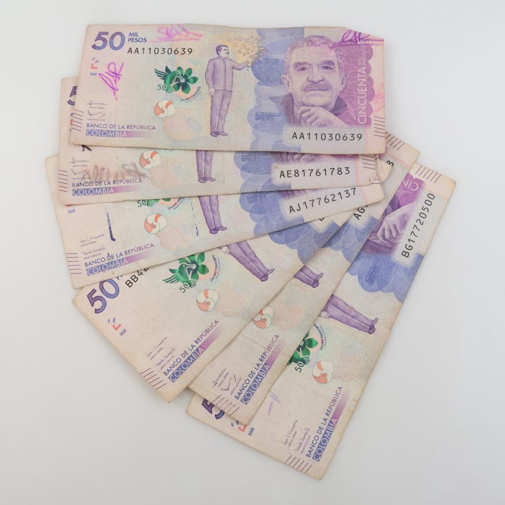 300,000 Columbian Pesos