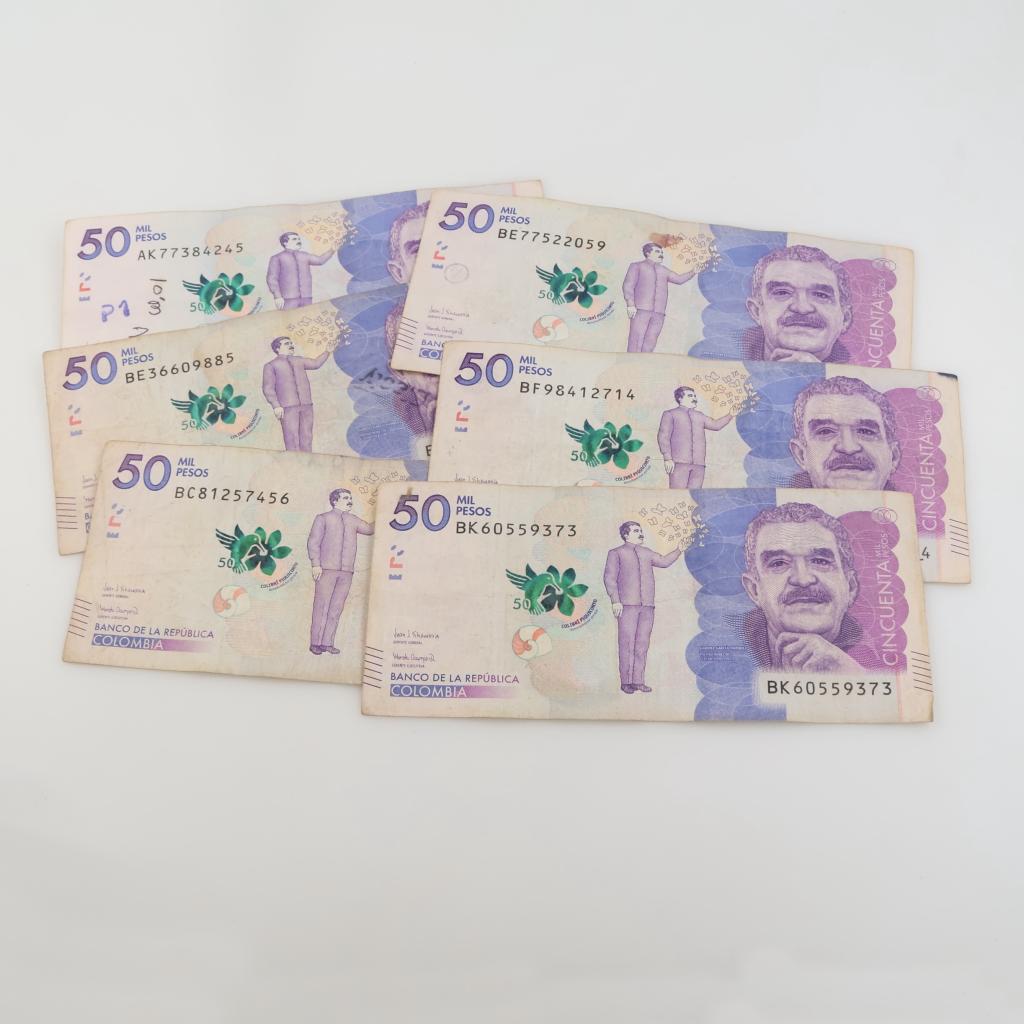 300,000 Columbian Pesos