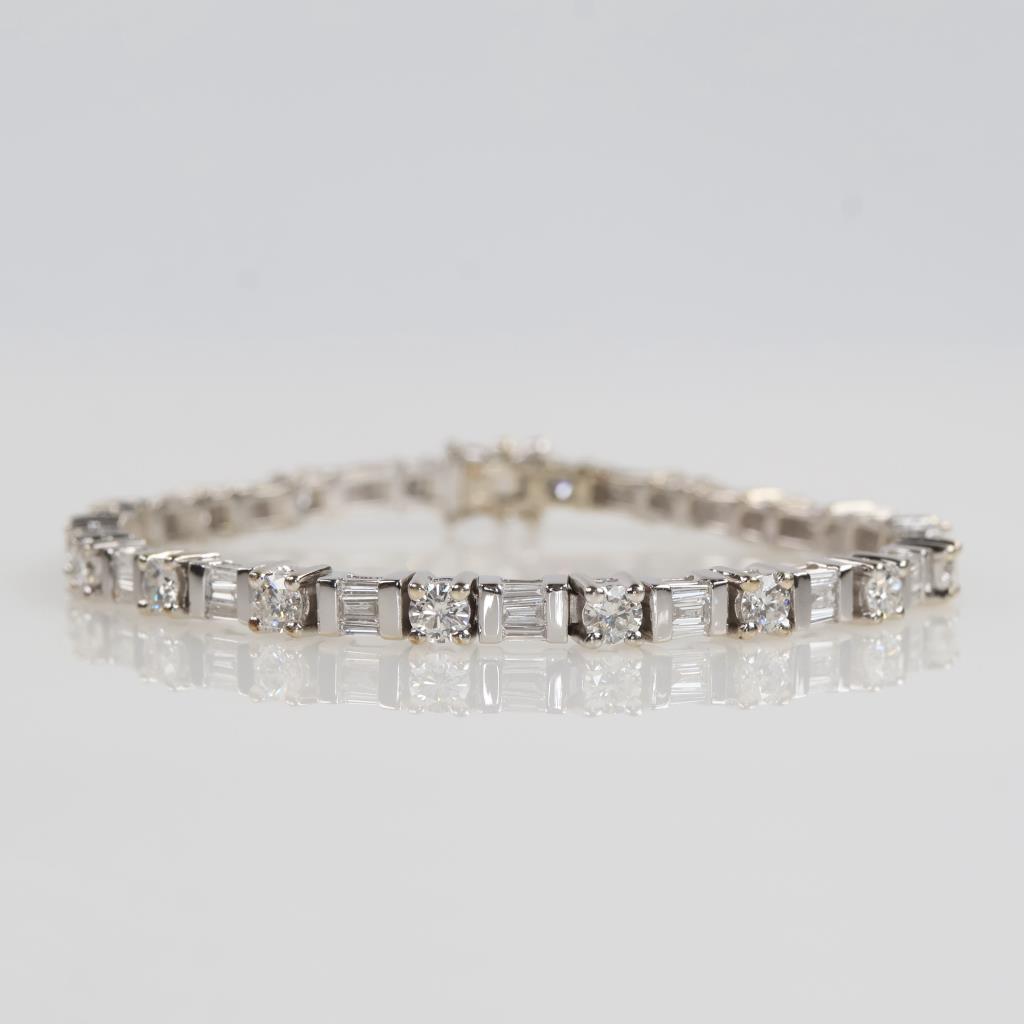 4.86cts TW Diamond 14kt White Gold Tennis Bracelet-Evaluated By Certified Gemologist - AGS / GIA