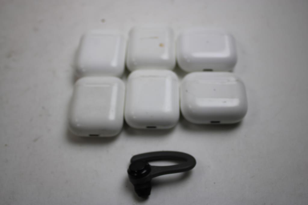 5 Earbuds With Case, 3 Empty Earbuds Cases, Single Earbud