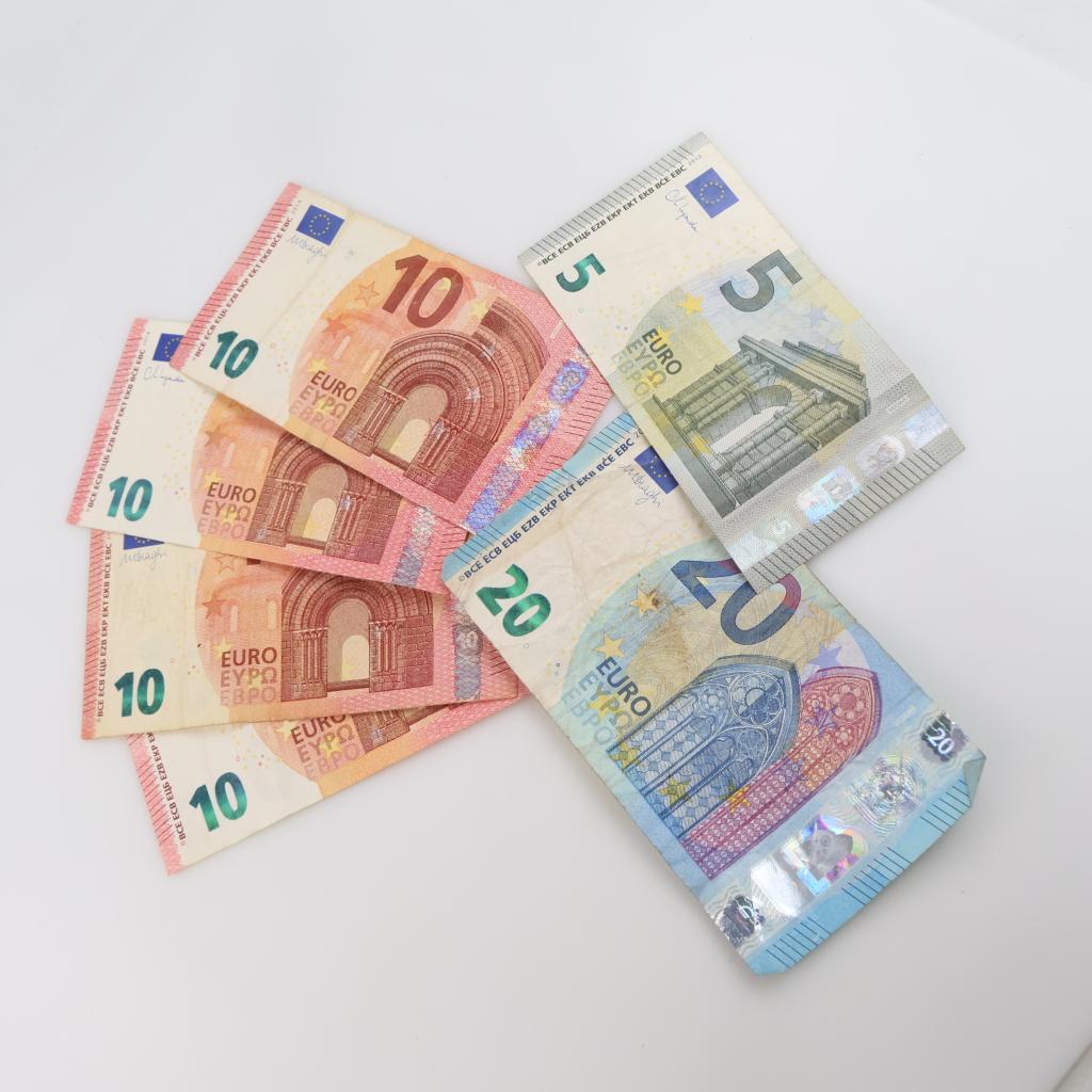 65 Euros