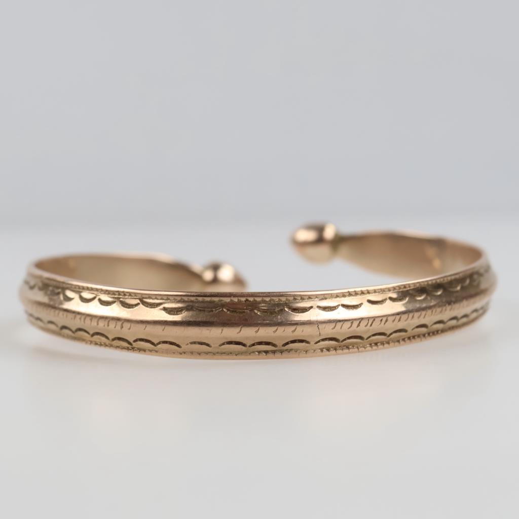 8kt Gold Bangle Bracelet