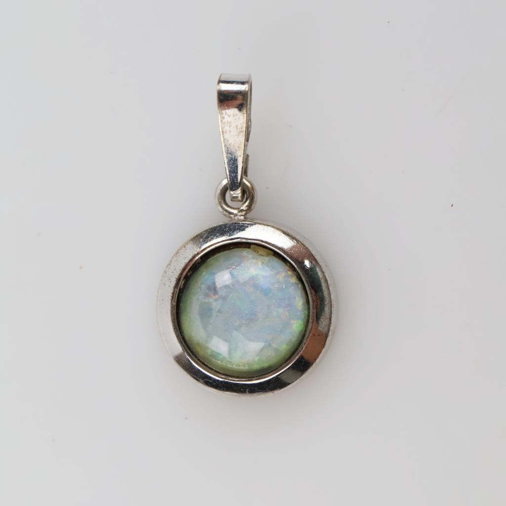 8kt White Gold Iridescent Stone Semi-hollow Pendant