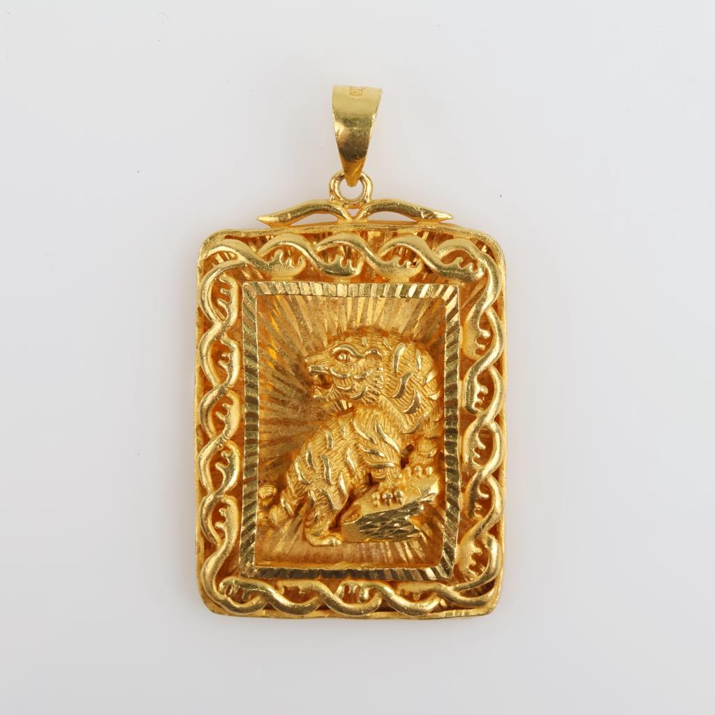 995 Gold Rope Edge Rasied Lion Design Pendant-Evaluated By Our Certified Gemologist-AGS/GIA