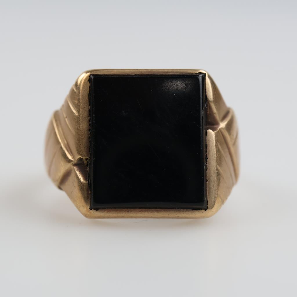 9kt Gold Black Stone Signet Ring