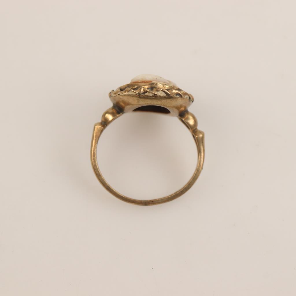 Vintage Cameo Portrait Ring 9K