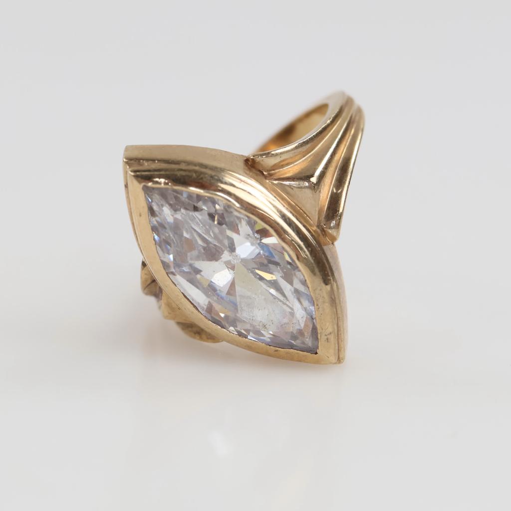 9kt Gold Clear Stone Ring