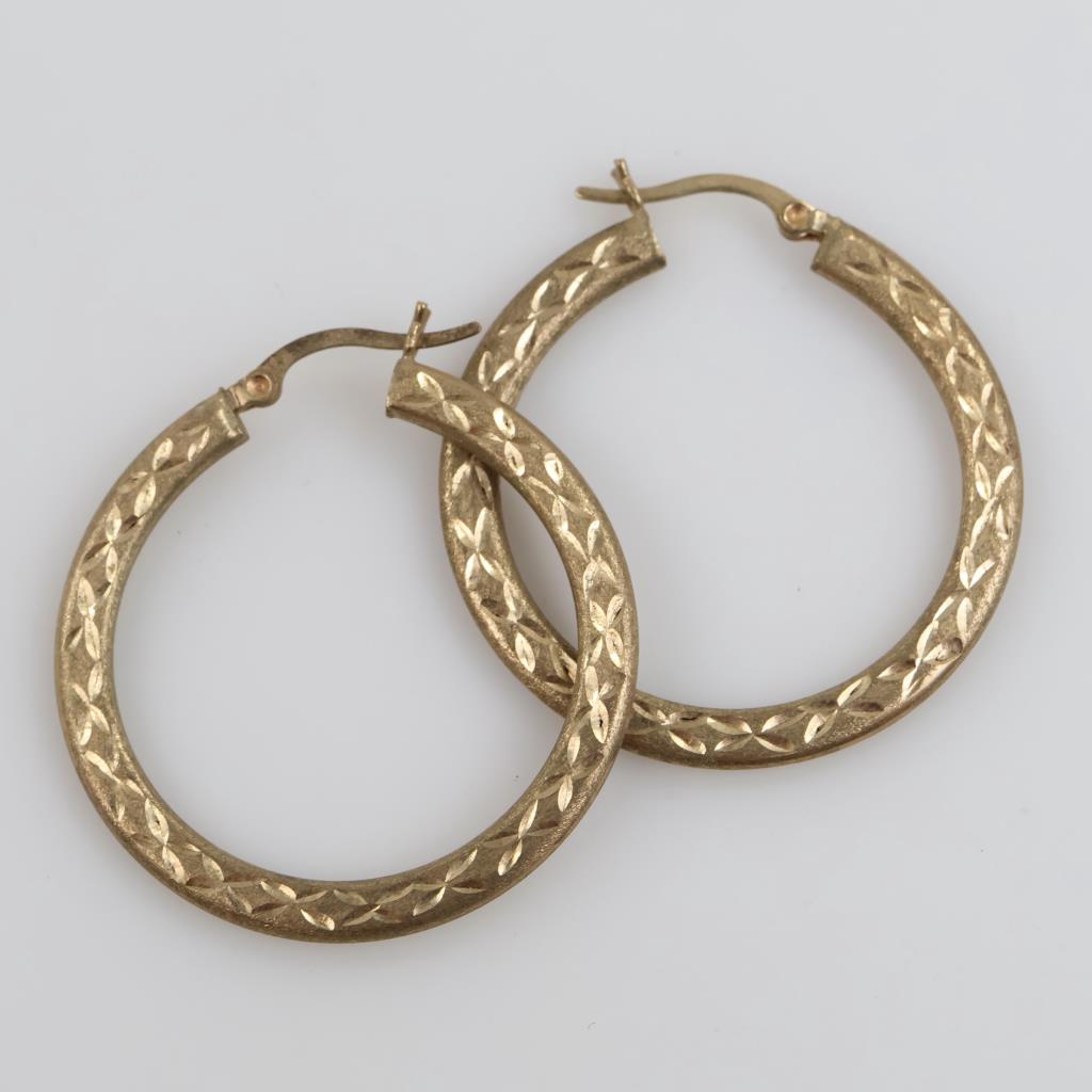 9kt Gold Hollow Hoop Earrings