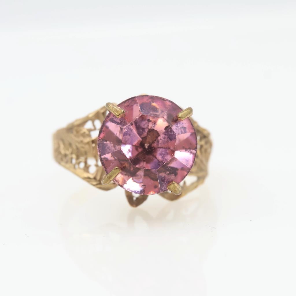 9kt Gold Pink Stone Filigree Ring