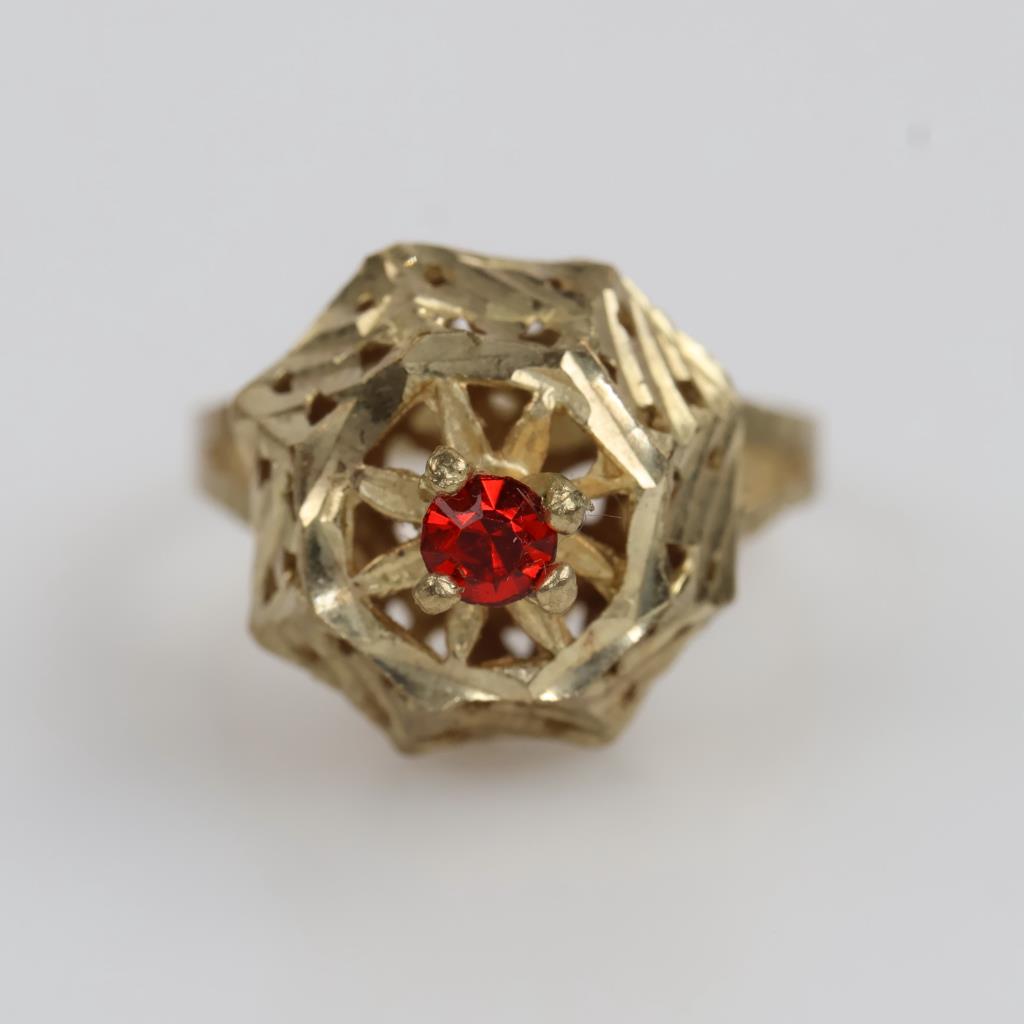 9kt Gold Red Stone Filigree Ring