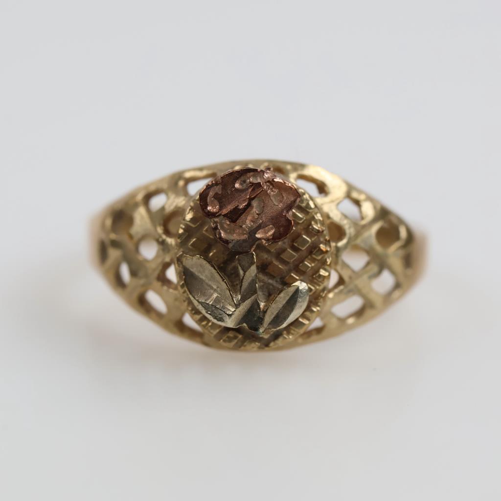 9kt Gold Tri-color Flower Signet Ring