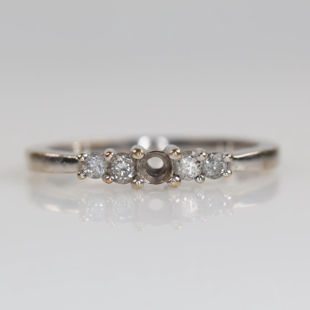 9kt White Gold Diamond Ring