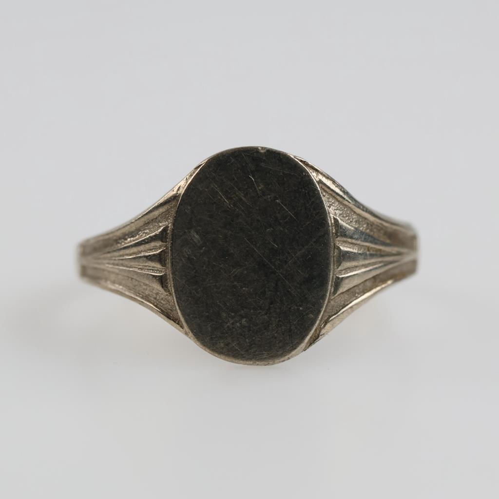 9kt White Gold Signet Ring