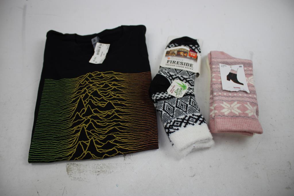 Adidas Cross Body Bag, Socks, Vail Colorodo Shirt Size S, Patagonia T-Shirt Size L, Mioumuse Shirt Sizee L