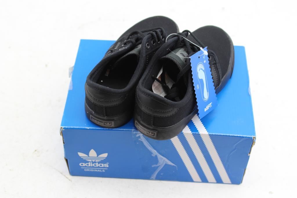 Adidas Seeley J (Junior) Black Shoes Property Room