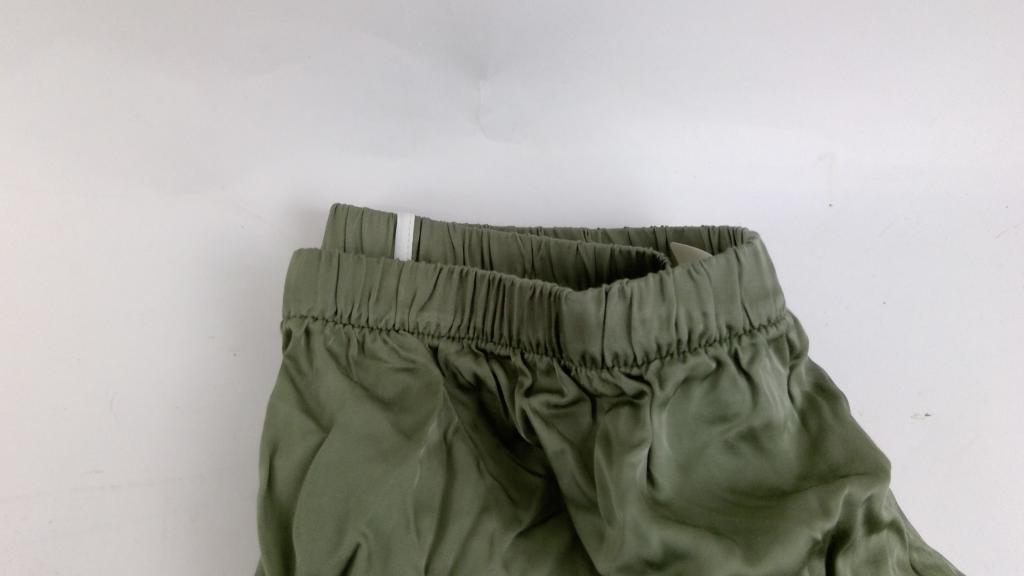 Aeire Pants Size M 2 Pieces