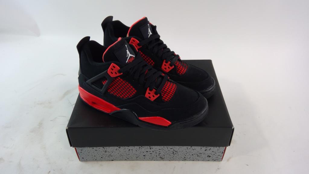 size 7y jordans