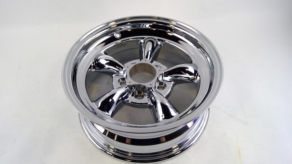 American Racing Chrome Rims | Property Room