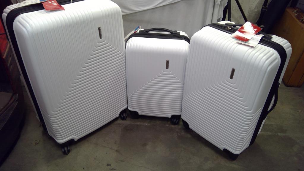American Tourister, 3 New Rolling Suitcases