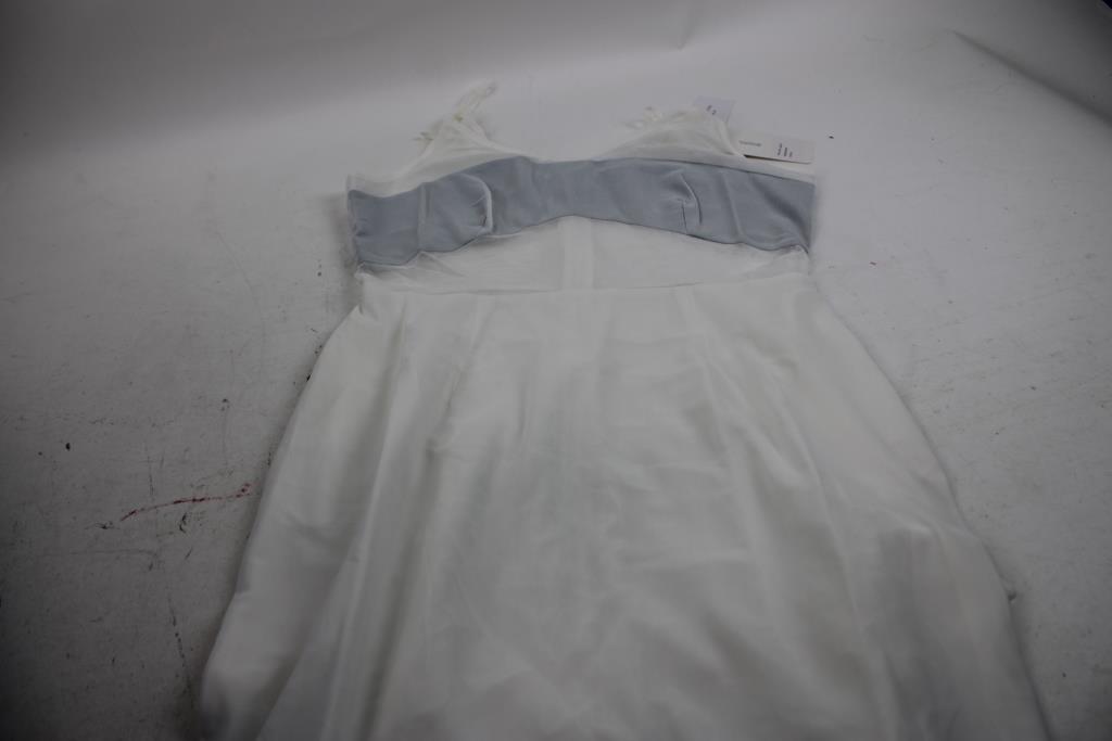 Amy Lynn Caroline Dress, White Size M