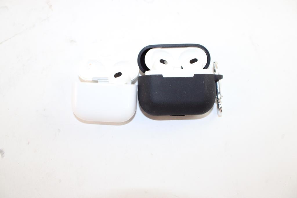 Apple Airpods, 2 Pieces Property Room