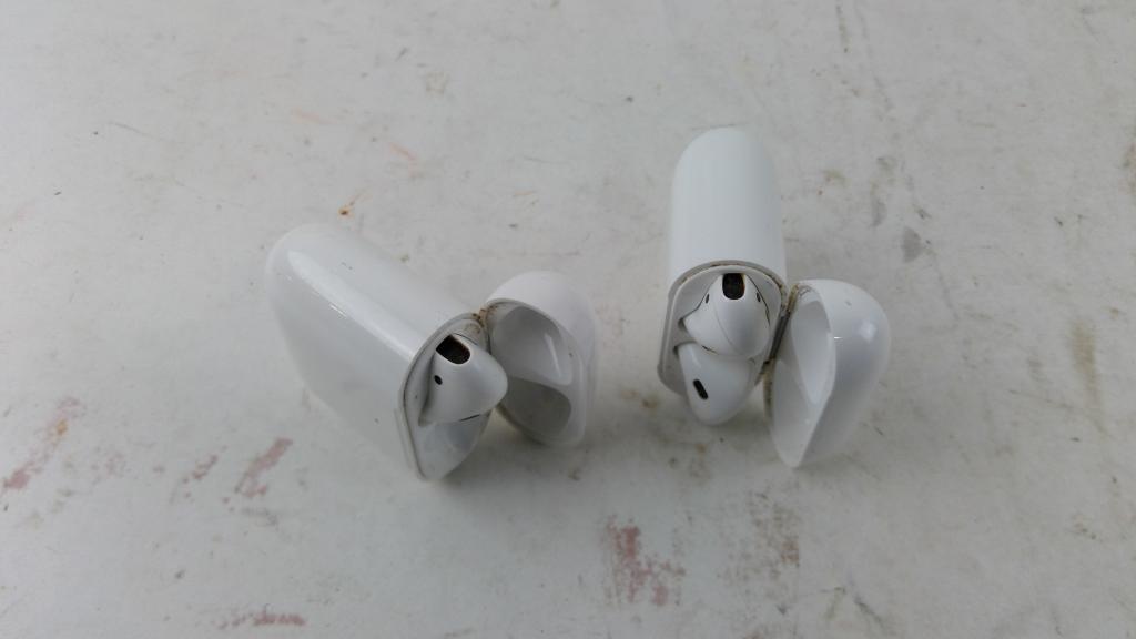 Apple Airpods 2 Pieces