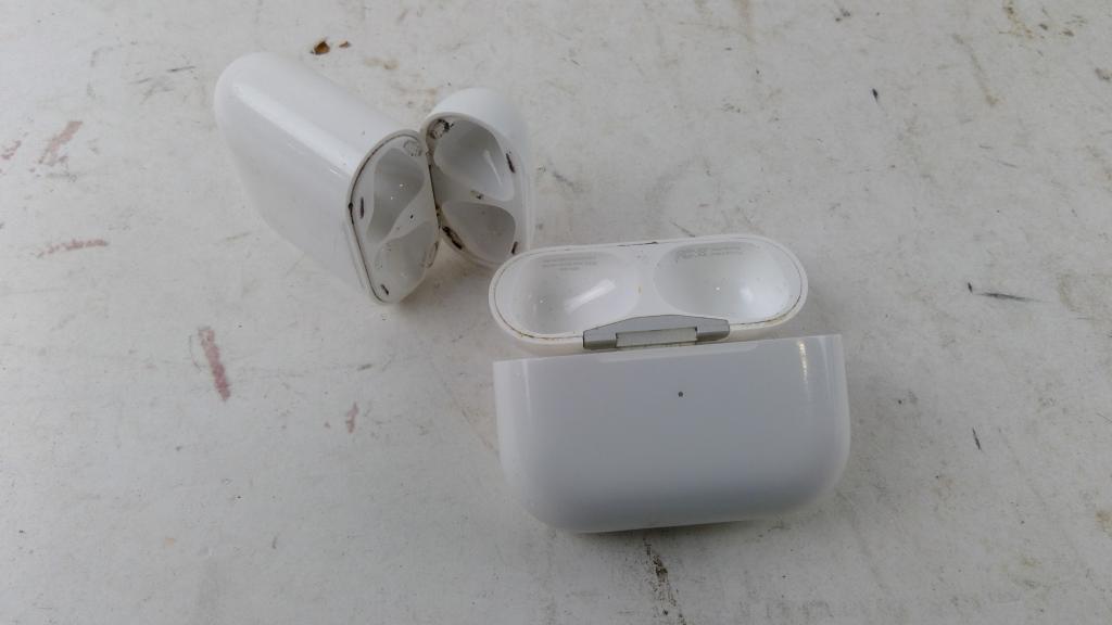 Apple Airpods 2 Pieces