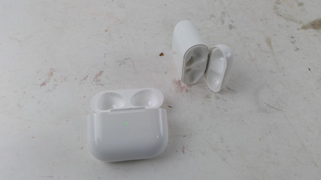 Apple Airpods 2 Pieces