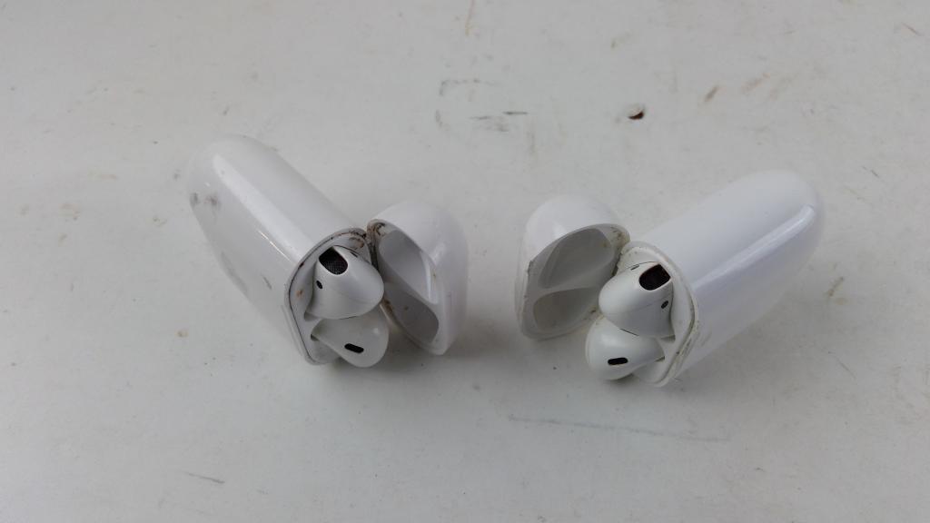 Apple Airpods 2 Pieces