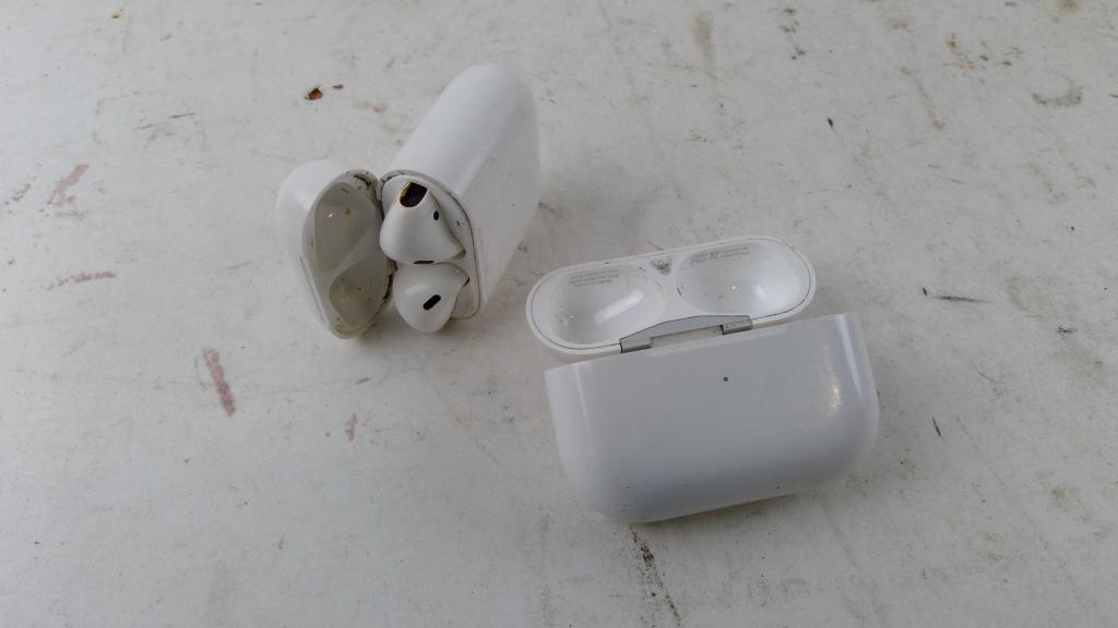 Apple Airpods 2 Pieces