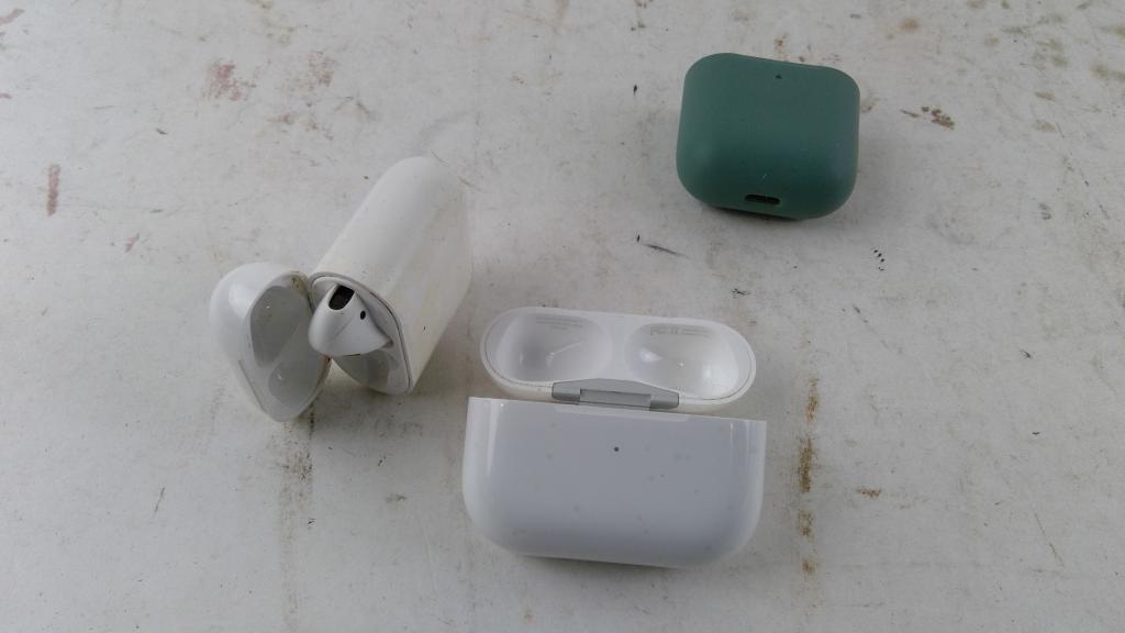 Apple Airpods 2 Pieces