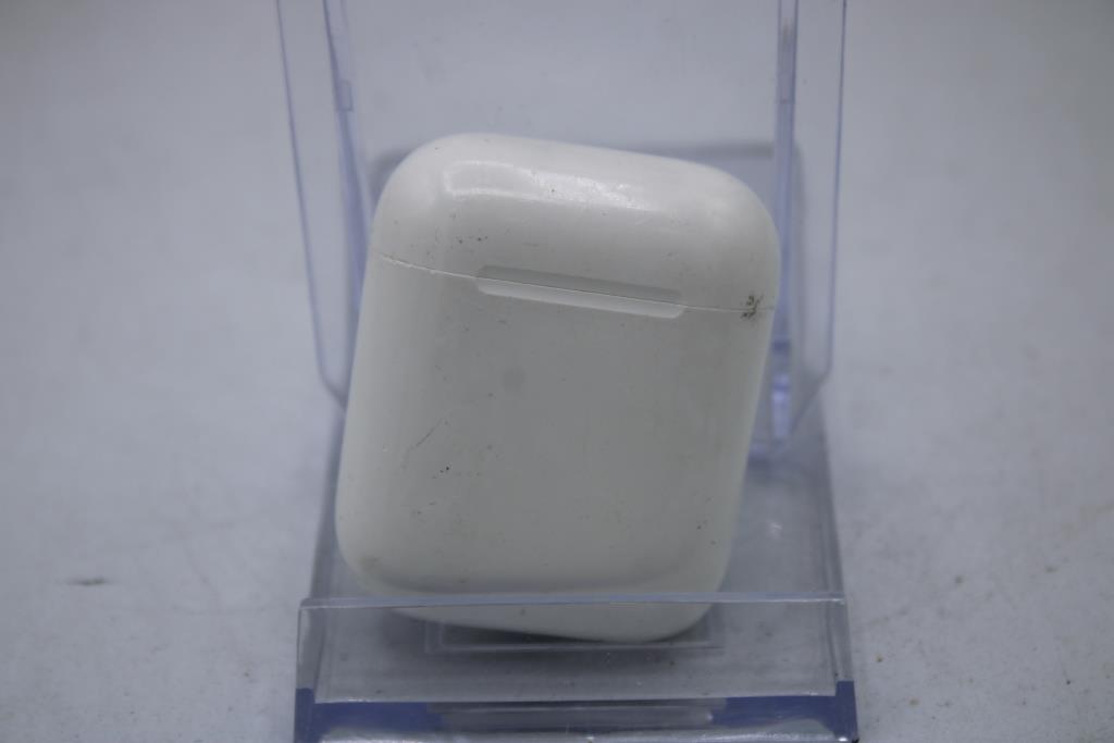 Apple AirPods (2nd Gen) With Charging Case